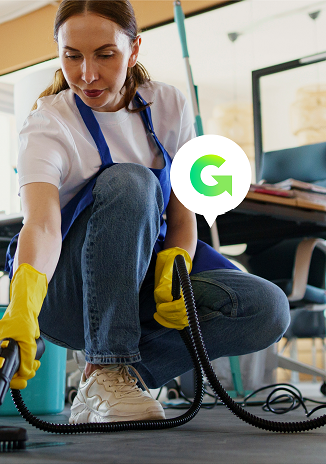 GladeCom cleaning professional